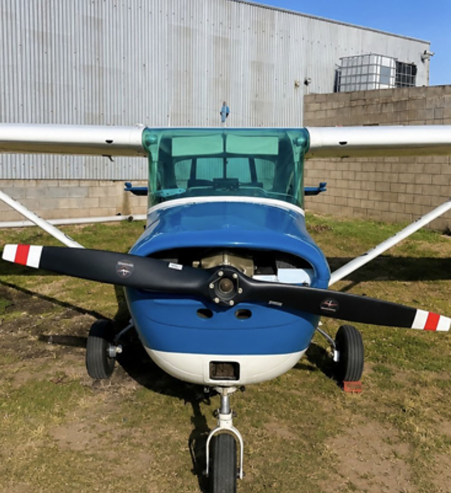La avioneta en la que el joven daba clases