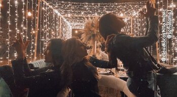 Geraldine junto a dos de