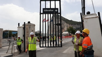 El tabaco, el alcohol y la gasolina serán más caros en Gibraltar: así funciona su nueva fiscalidad tras caer la verja