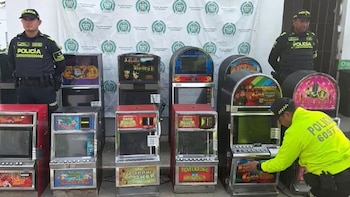 Coljuegos ha decomisado en el actual Gobierno 8.489 elementos de juego ilegal y destruido 12.833 máquinas para frenar el avance del juego clandestino - crédito prensa Coljuegos