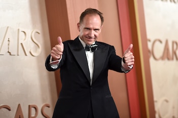 Ralph Fiennes llega a los