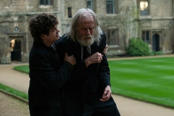Noah Jupe y Bill Nighy en 'Sus hijos'