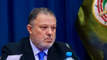 Carlos Mesía dice no saber que sería desnaturalizar el dictamen aprobado por Diputados sobre facultades