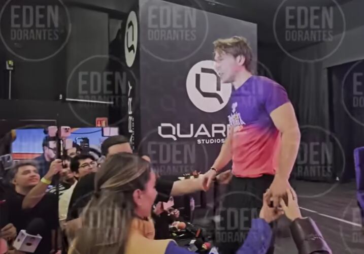 Shiky se queda solo en ruda de prensa tras partida de Aldo de Nigris: en redes lo llaman ‘migajero’ (Foto: YouTube -Edén Dorantes Oficial)