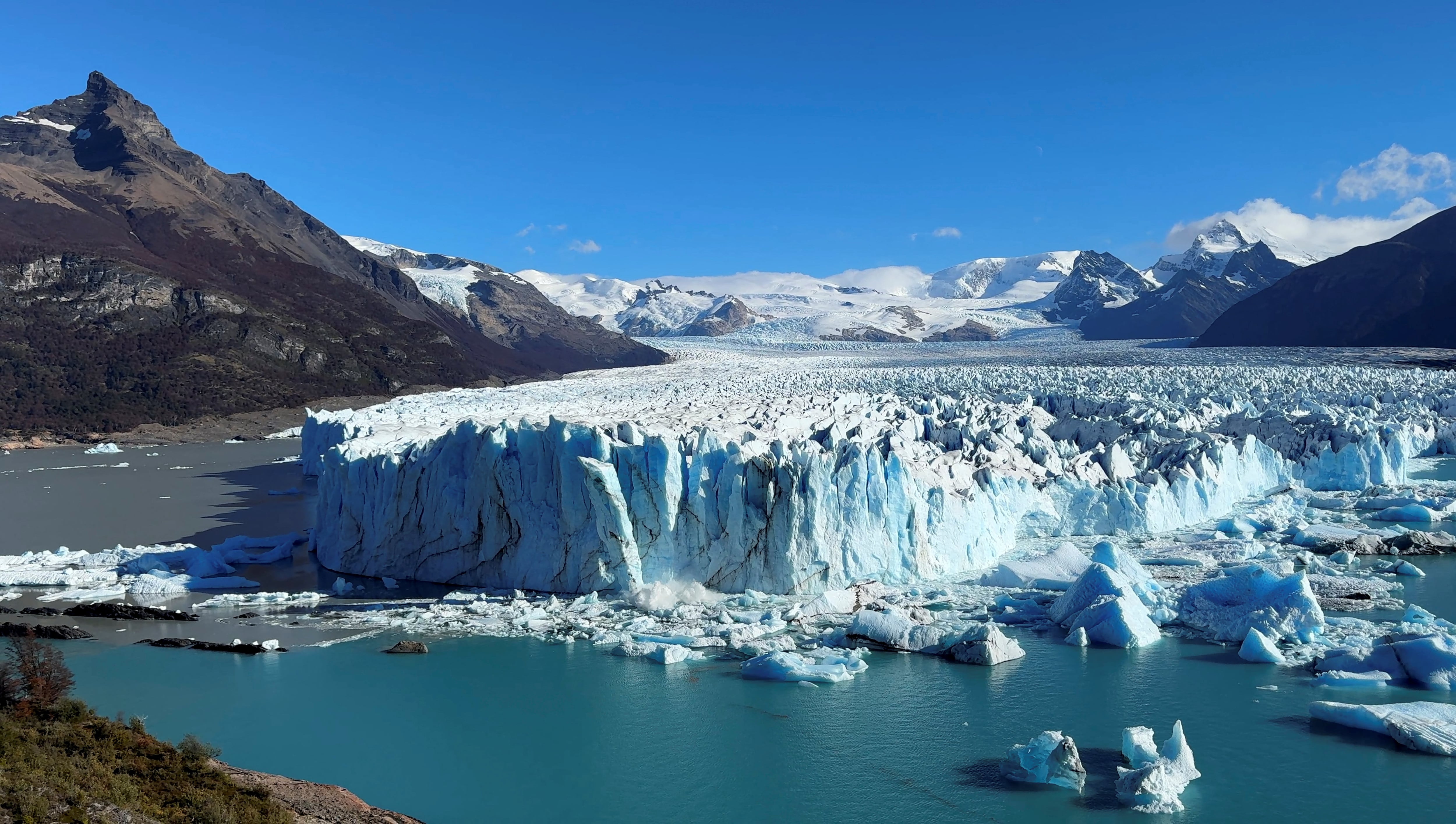 El Gobierno busca cambiar la ley de Glaciares (Reuters TV/via REUTERS)