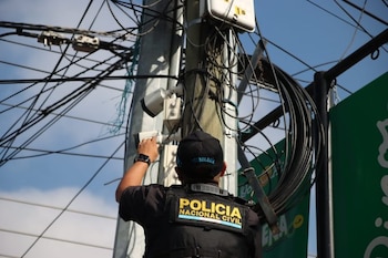 El Ministerio Público investigará las direcciones IP, los sistemas de almacenamiento y las redes de conectividad de las cámaras decomisadas para identificar a los responsables.