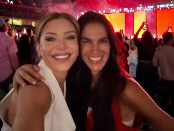 Evangelina junto a Gabriela en