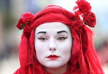 Una activista del grupo Extinction