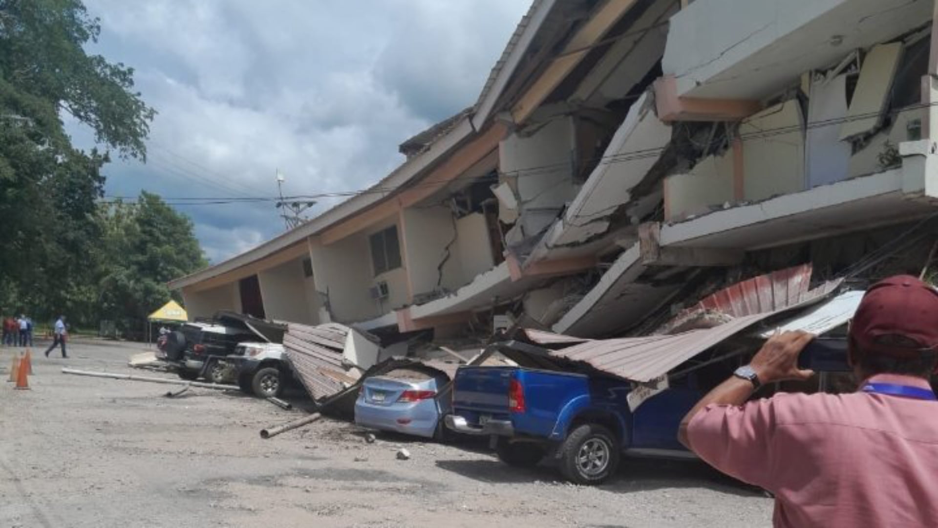 Hotel caído en la Ciudad de Penonomé tras el fuerte terremoto