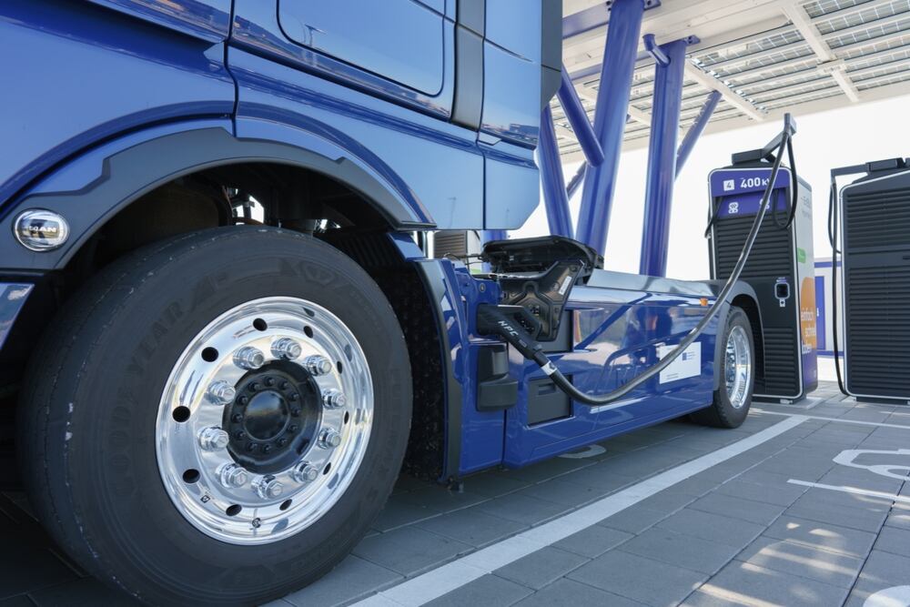 La transición hacia un transporte libre de emisiones representa un reto técnico, económico y regulatorio, pero también una oportunidad estratégica para que Europa refuerce su liderazgo en movilidad sostenible (Foto: Shutterstock)