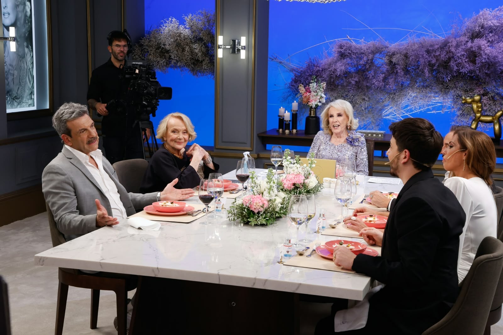 La charla en La Noche de Mirtha abordó el rol de las familias en la carrera de los artistas que comienzan desde chicos