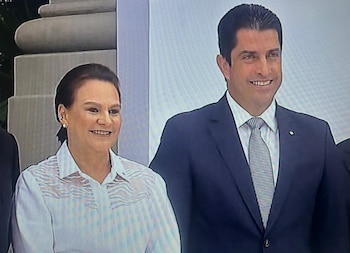 La nueva administradora del Canal de Panamá, Ilya Espino de Marotta, junto al ministro para Asuntos del Canal, José Ramón Icaza Clément. (Julio César Aizprúa)