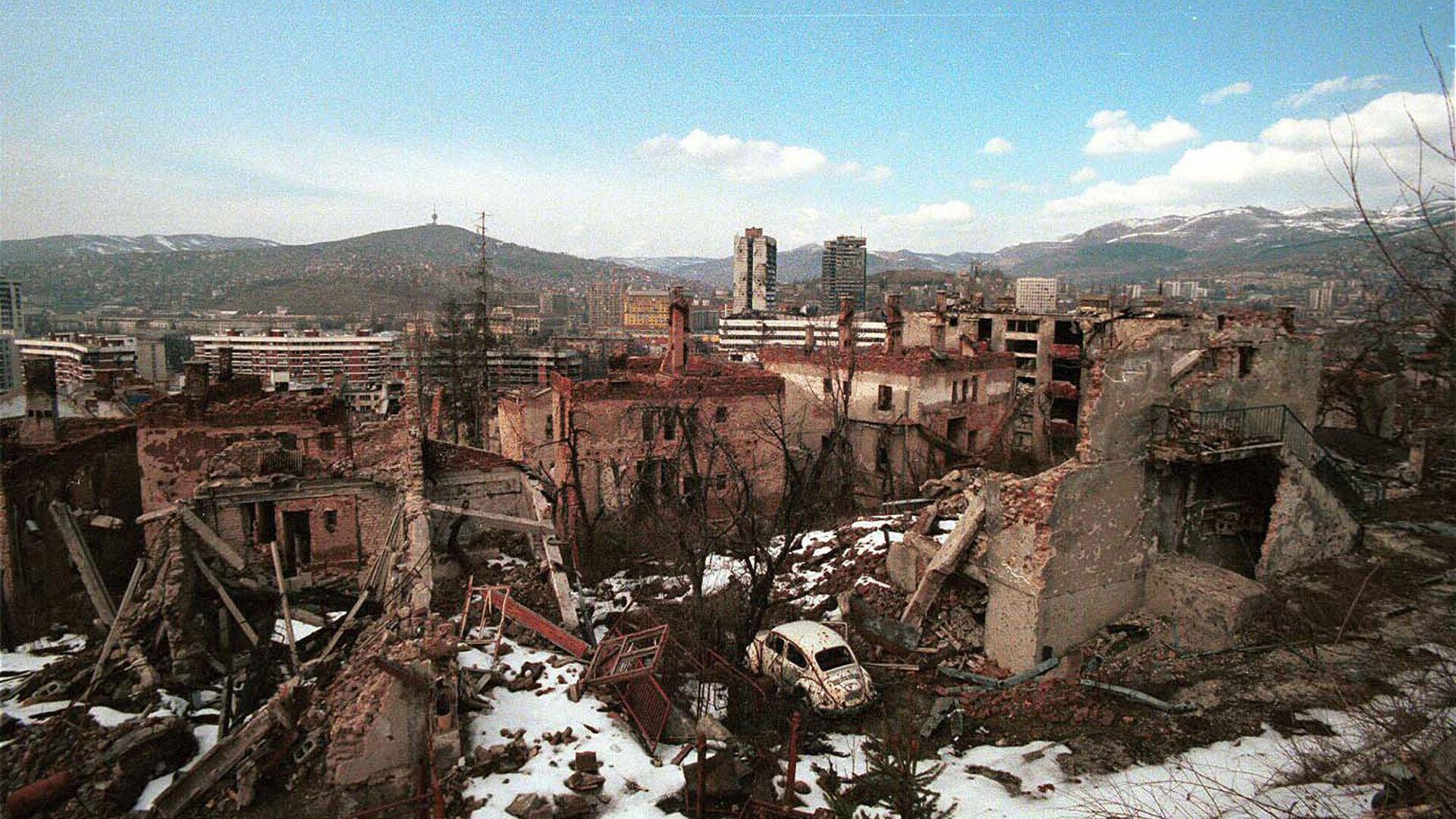 Sarajevo, 1998. Dos años después del asedio, la ciudad seguía en ruinas. La justicia italiana investiga ahora a los