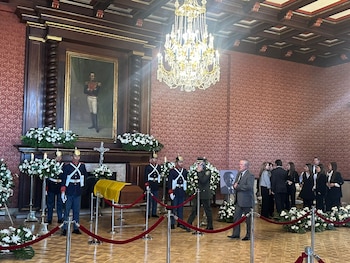 El exvicepresidente colombiano recibe honores de Estado en el histórico Palacio de San Carlos, lugar estrechamente ligado a la historia política de su familia - crédito X