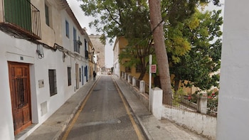 Hallan los restos de un joven desaparecido hace 33 años en Alicante: su madre confiesa el asesinato