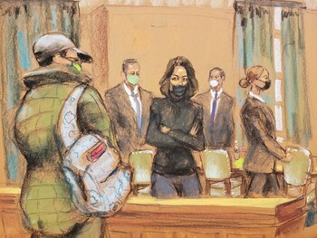 Ghislaine Maxwell hace contacto visual