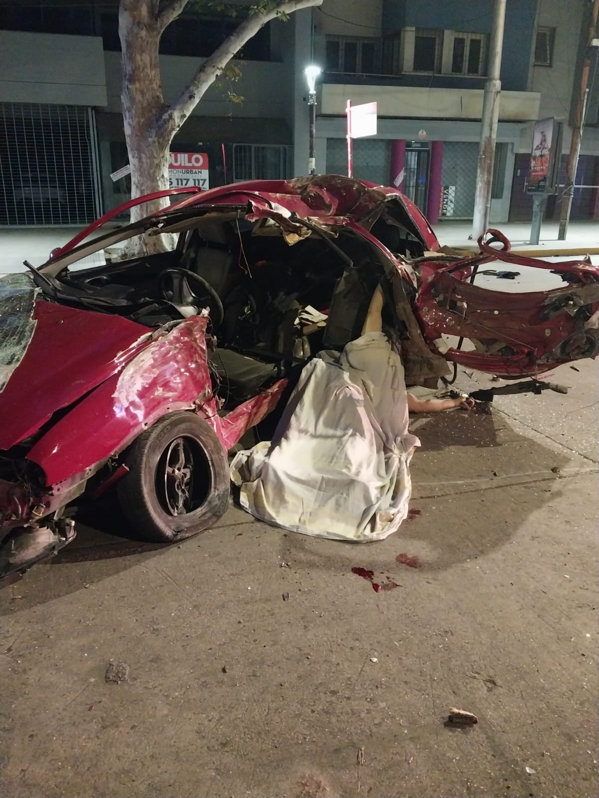 Una cámara de seguridad registró la fuga del vehículo Chevrolet Corsa en la intersección de las calles San Juan y Alem (Ministerio de Seguridad Mendoza)