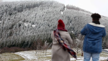 Llega de nuevo el frío tras un viernes con temperaturas casi veraniegas: la Aemet alerta de un fin de semana de nieve y heladas