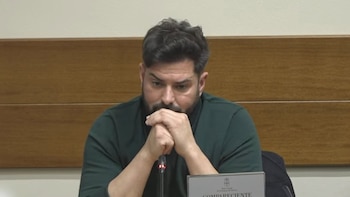 Uno de los brigadistas que