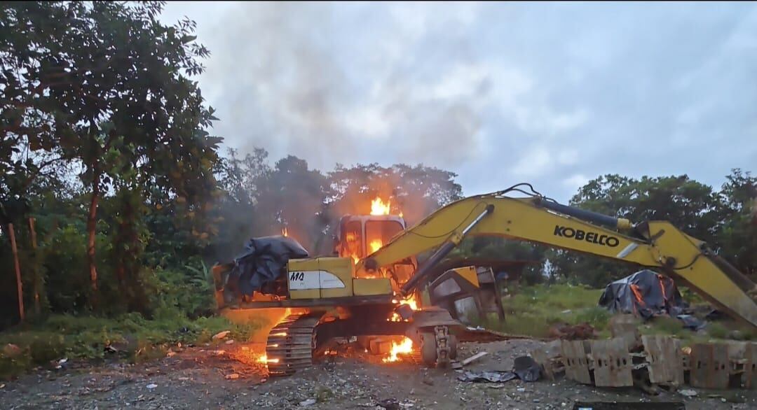 Parte de la maquinaria destinada a la minería ilegal en Chocó - crédito Ejército