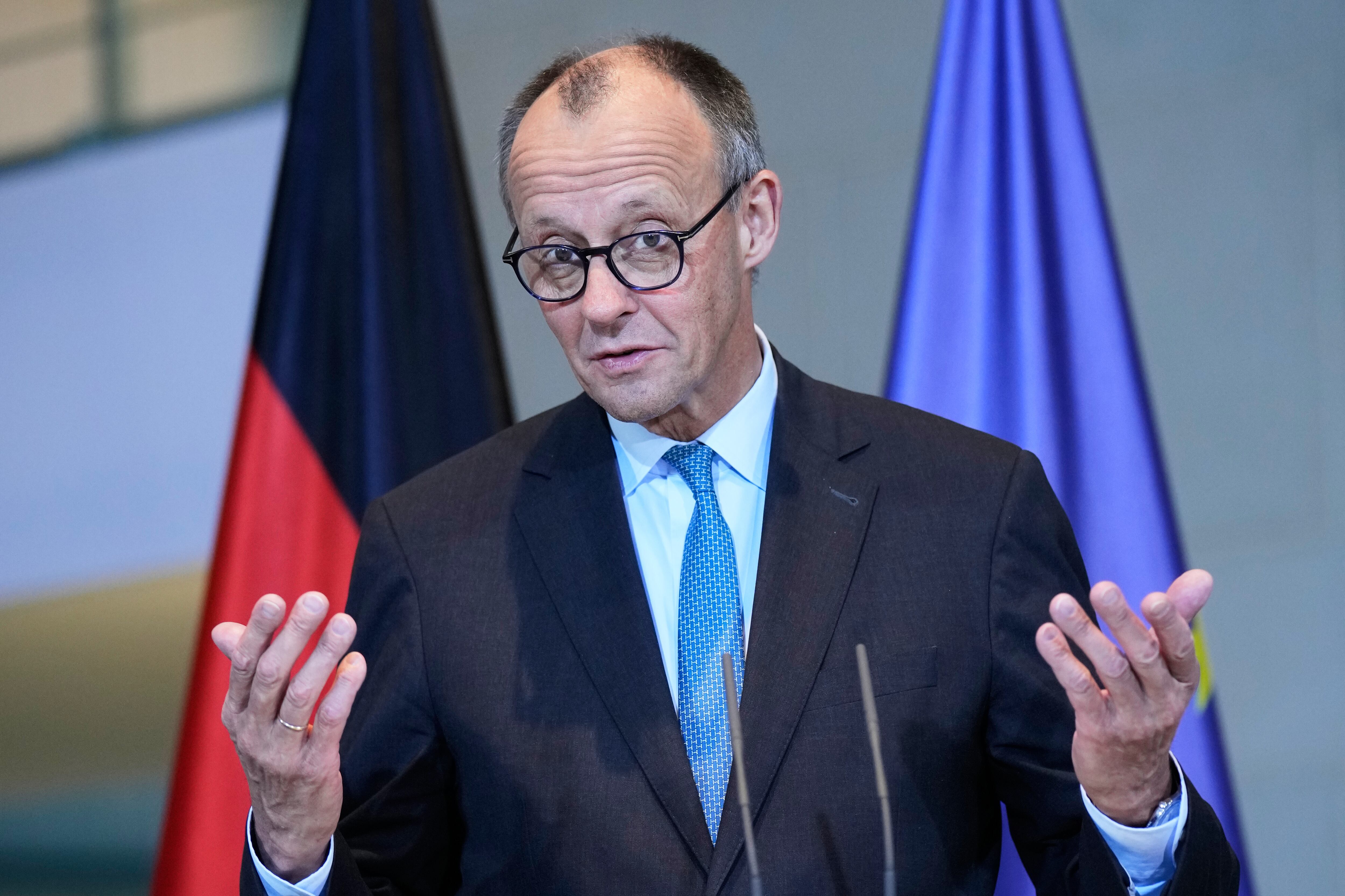 El canciller alemán Friedrich Merz informa a los medios de comunicación en Berlín, Alemania, el miércoles 19 de noviembre de 2025. (Foto AP/Ebrahim Noroozi)