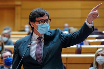 El ministro de Sanidad Salvador Illa, durante la sesión de control al Gobierno. EFE/Emilio Naranjo