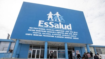El equipo médico retiró la obstrucción anatómica, reconstruyó la estructura afectada y preservó el potencial reproductivo de la asegurada - Créditos: Essalud.