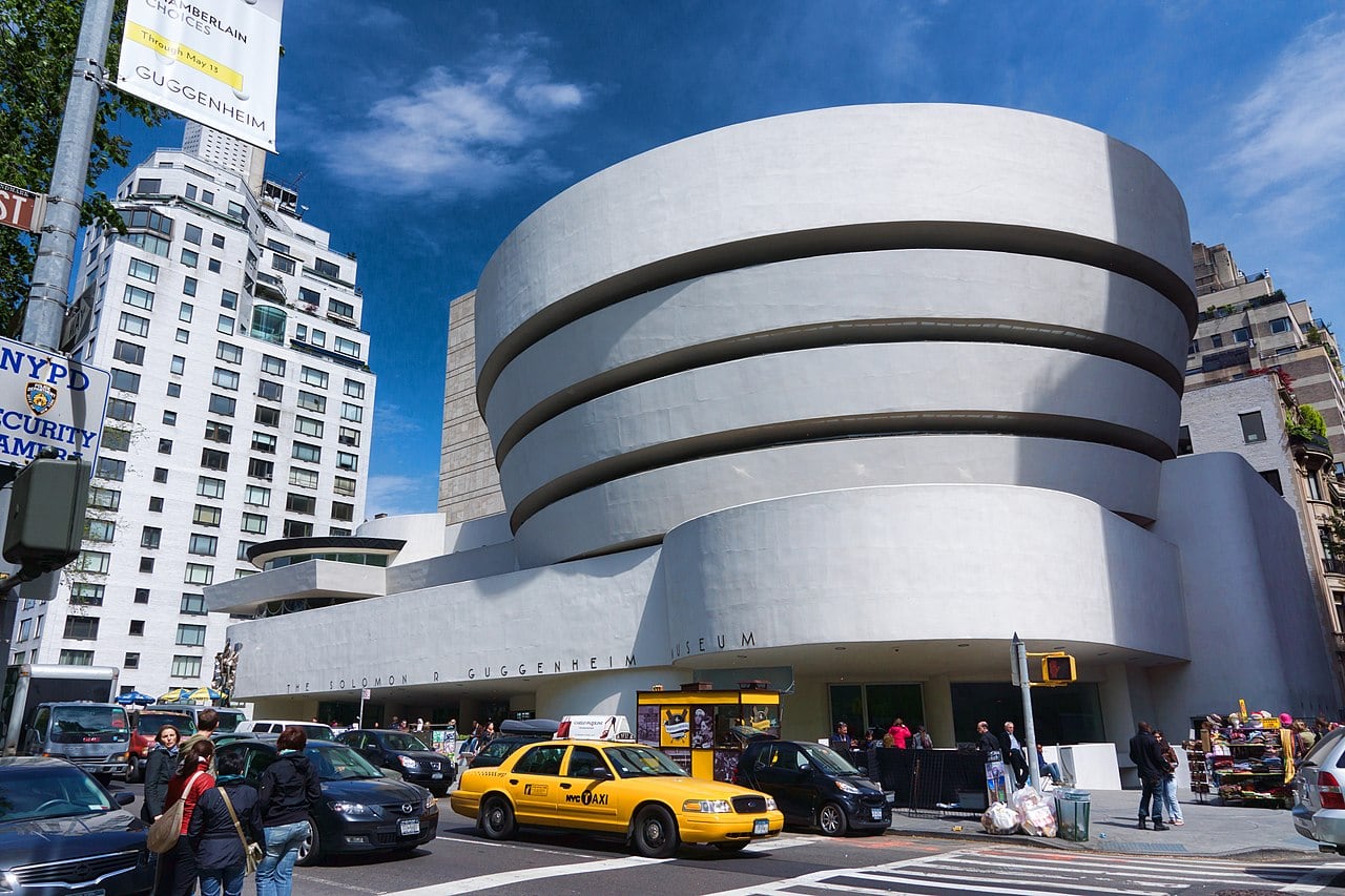 El Museo Guggenheim de Nueva York lanzó una programación especial por la Copa Mundial 2026 que combina arte contemporáneo y fútbol - wikimedia commons
