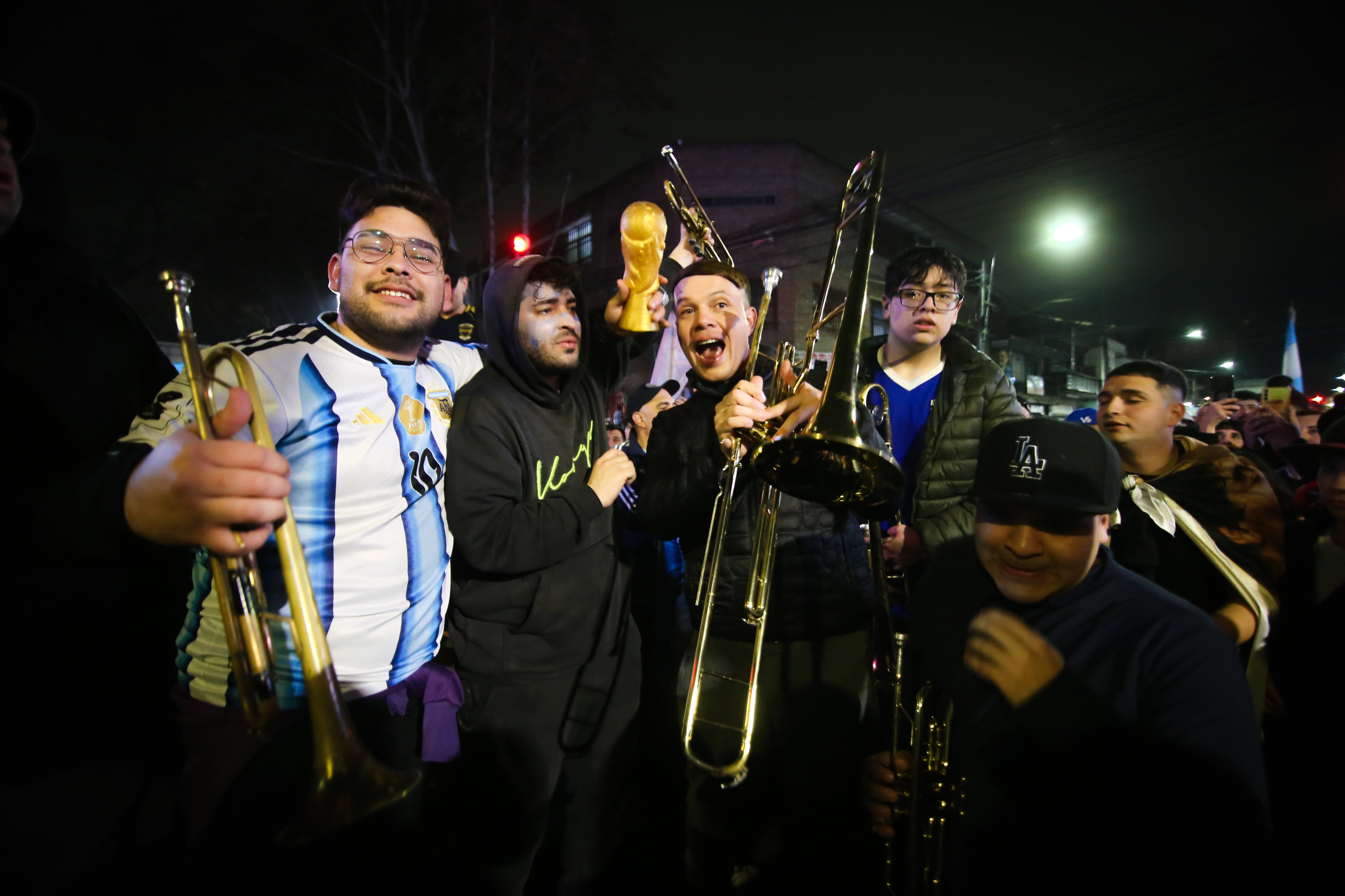 El túnel de Caseros se convirtió otra vez en una fiesta con el trombón de Joaquín Agüero
