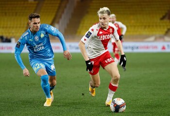 Lirola durante un partido ante