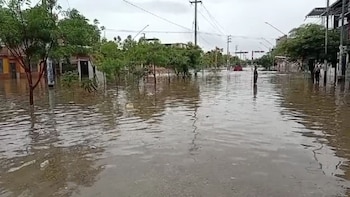 El norte del Perú empieza a sentir los estragos de El Niño: calles de Piura amanecen inundadas por lluvias