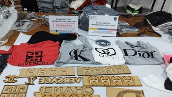 Ropa trucha: allanamiento en Flores