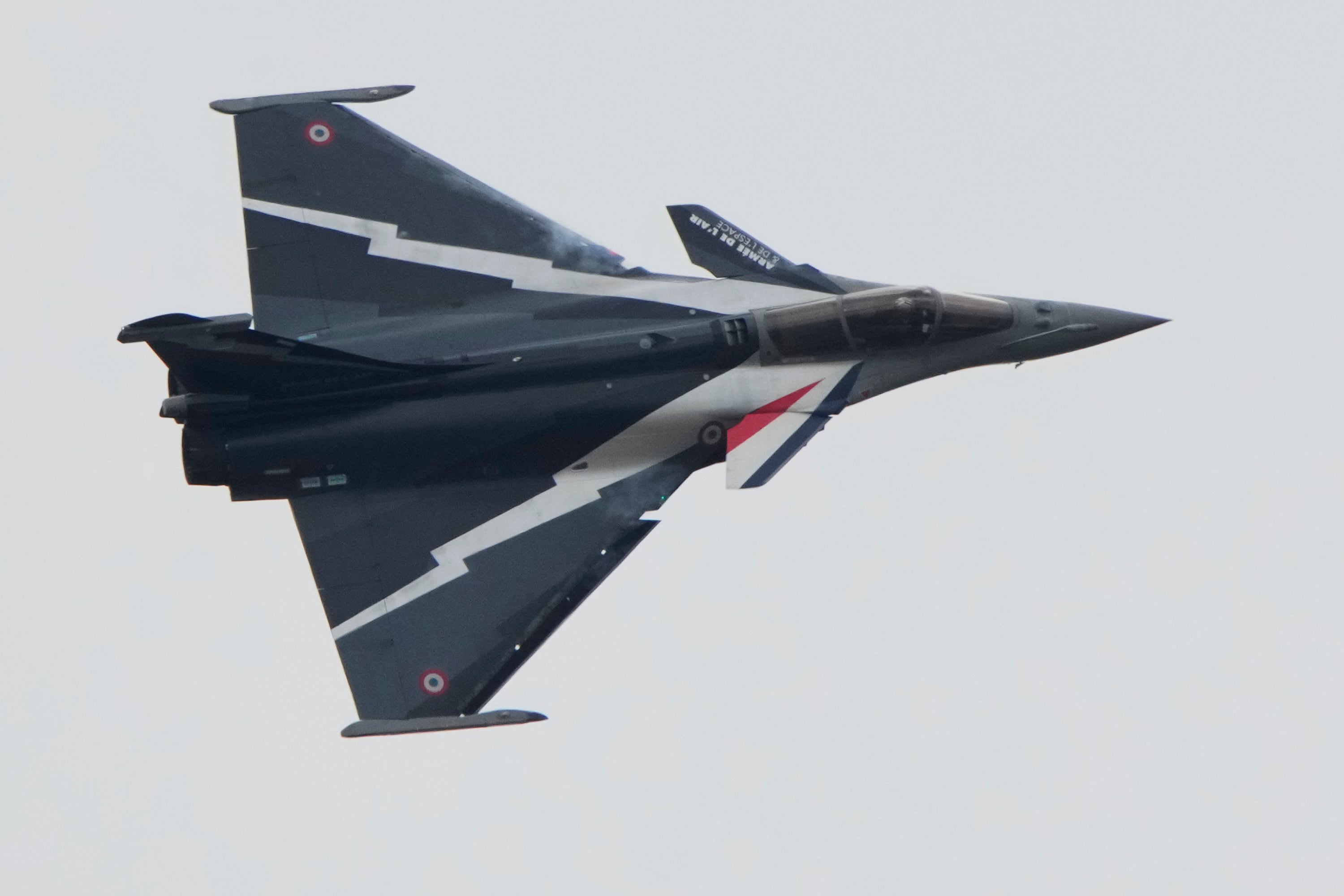 Un avión de combate Dassault Rafale de Francia. (AP Foto/Lewis Joly)