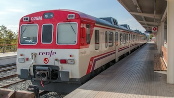 Renfe remodela el Cercanías de Valencia con trenes de Madrid usados hace 23 años