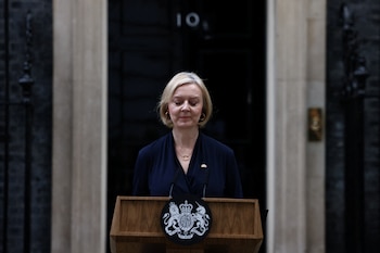 Liz Truss anunció su renuncia