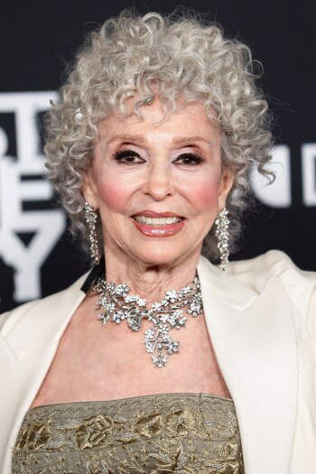 La actriz Rita Moreno asiste