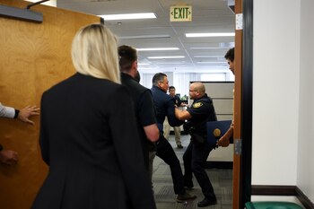 El senador estadounidense Alex Padilla