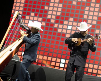 Con artistas consagrados y jóvenes