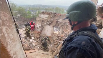 Equipos de rescate tratan de