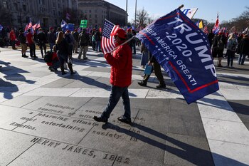 Miles de personas participaron en una manifestación de respaldo al presidente Donald Trump. REUTERS/Jonathan Ernst