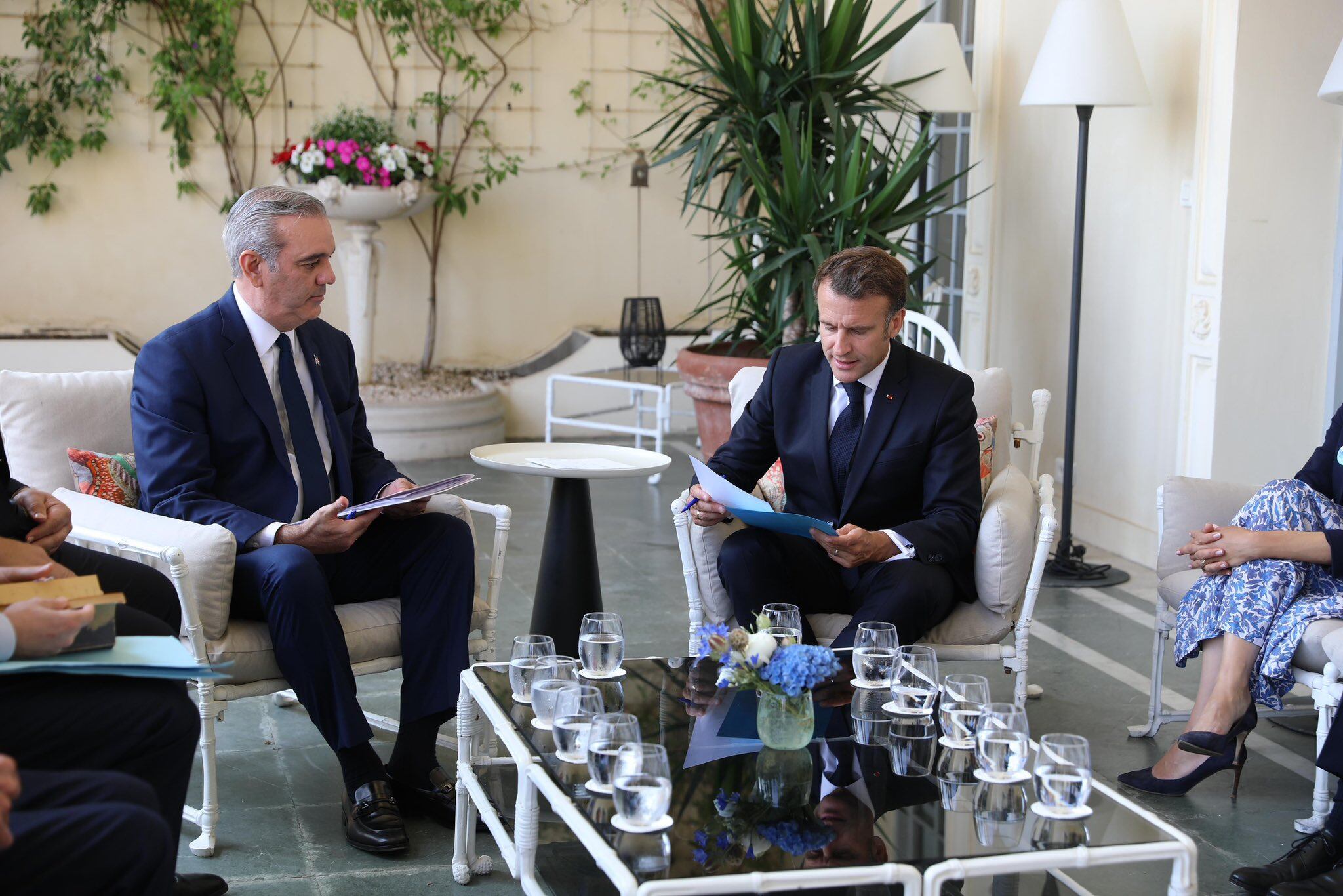 El presidente dominicano se reúne con Emmanuel Macron para abordar proyectos conjuntos en infraestructuras y seguridad regional. (Foto cortesía Presidencia de la República Dominicana)