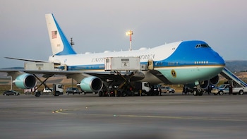 Trump usó un avión militar para salir en secreto de Turquía, según funcionarios