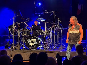 Chris Slade aseguró que le gustaría seguir activo en la música pese a su edad. (Facebook)