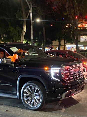 Camioneta sin placas de Sandra