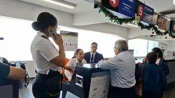 Pasajeros denuncian trato desigual tras
