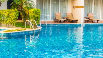 Hacer de tu casa un negocio: hasta 5.000 euros por alquilar tu piscina en un verano que se espera de calor extremo