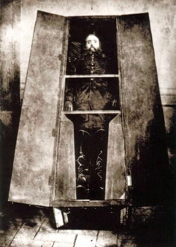 El cuepro del emperador resultó