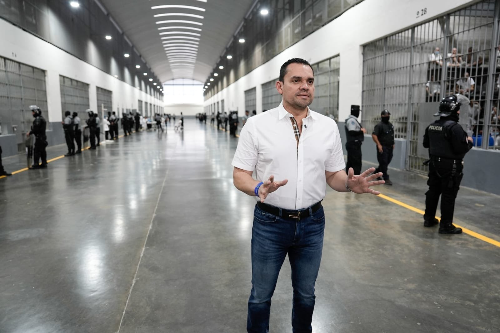 Tomás Zambrano encabezó la delegación del Congreso hondureño que examinó tecnología y mecanismos de seguridad en El Salvador, con miras a ampliar la capacidad penitenciaria ante eventuales capturas de pandilleros. (Imagen retomada de las redes de Tomás Zambrano)
