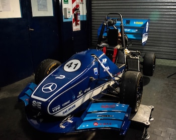 Estudiantes de la UBA construyeron un auto de carrera y participaron de una prestigiosa competencia
