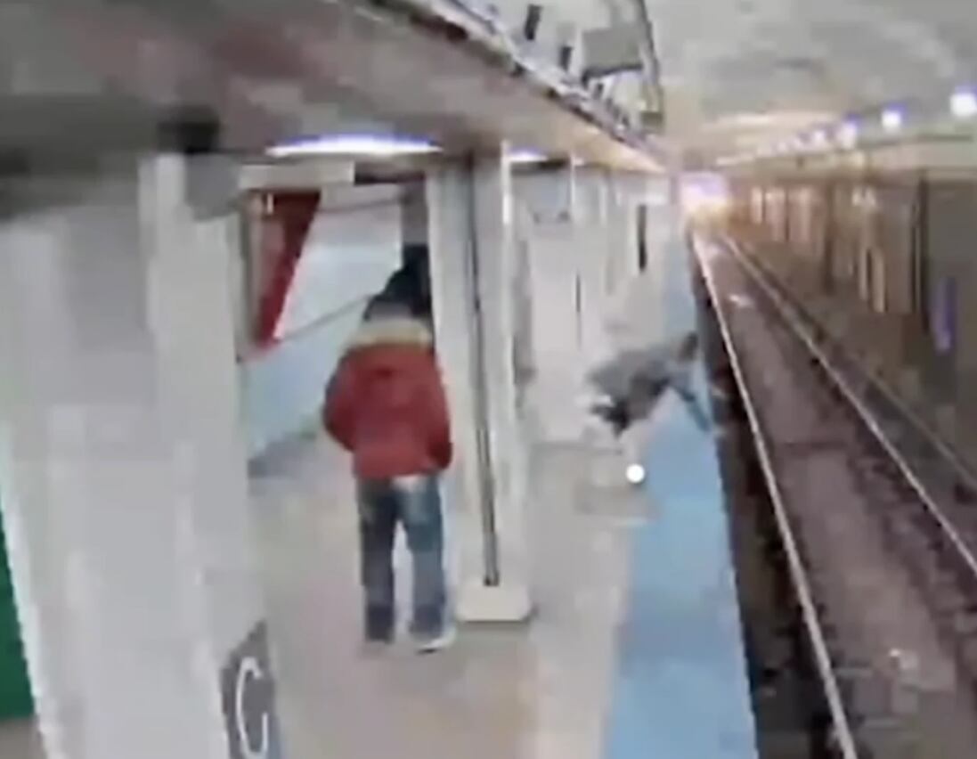 Documentos internos revelan que, de manera constante, cada mes se registra al menos un caso de persona arrojada a las vías en el sistema de trenes urbanos de Chicago (CWB Chicago)